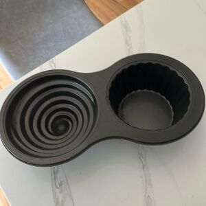 Large cupcake cake pan from Wilton or Nordic ware or similar